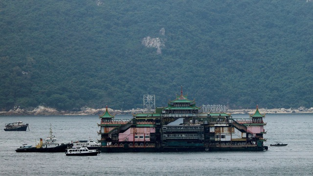 Hong Kong (Trung Quốc) điều tra vụ nhà hàng nổi mang tính biểu tượng bị lật úp trên Biển Đông - Ảnh 1.