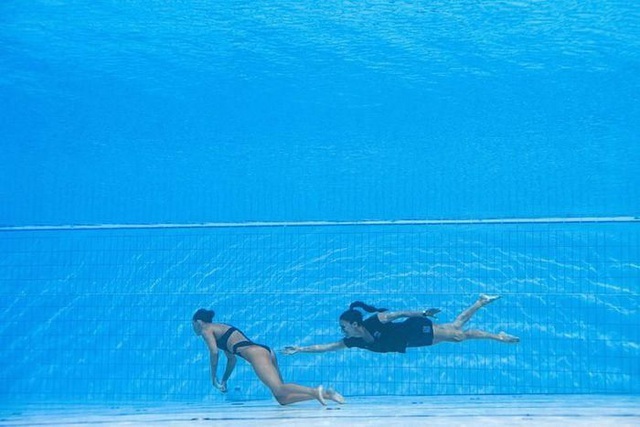 VĐV bơi suýt chết đuối ở chung kết giải vô địch thế giới - Ảnh 2.