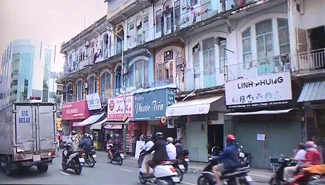 Di dời khẩn cấp 1 chung cư cũ có nguy cơ sập ở TP Hồ Chí Minh - Ảnh 1.