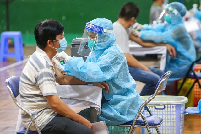 TP Hồ Chí Minh gửi tin nhắn đến từng người dân đi tiêm vaccine phòng COVID-19 - Ảnh 1.