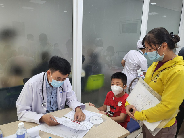 Hơn 800 trẻ em được khám sàng lọc bệnh tim bẩm sinh tại Sóc Trăng - Ảnh 3.