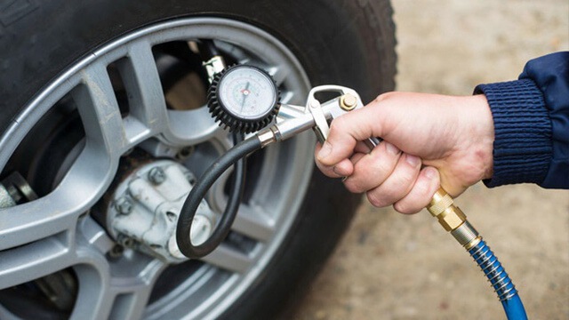 5 việc đơn giản giúp tiết kiệm nhiên liệu cho ô tô khi giá xăng đắt đỏ - Ảnh 1.