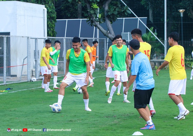ĐT U19 Việt Nam tập buổi đầu tiên tại Jakarta - Ảnh 7.