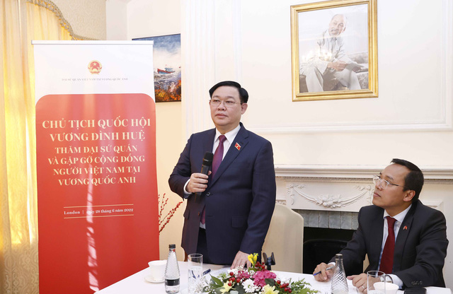 Chủ tịch Quốc hội: Nên hình thành mạng lưới sáng kiến người Việt ở Anh - Ảnh 1.