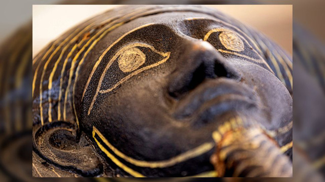 Hàng trăm quan tài cổ và tượng vàng được khai quật tại Ai Cập - Ảnh 1.