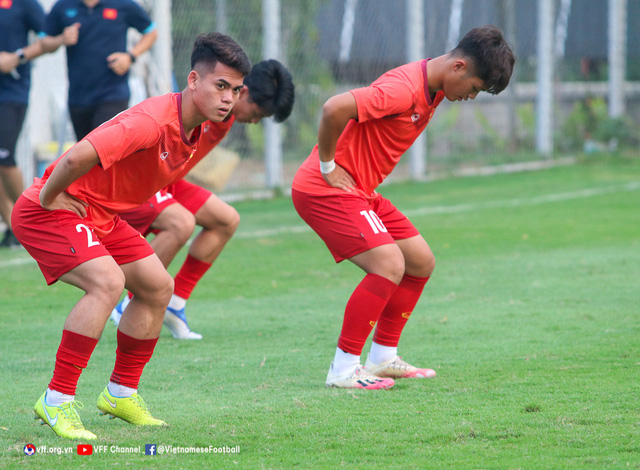 U19 Việt Nam rèn bài tấn công trong buổi tập thứ hai tại Indonesia - Ảnh 3.