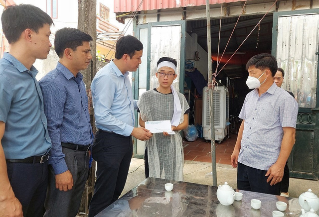 UBND tỉnh Bắc Giang thăm hỏi gia đình 3 nạn nhân bị xe Audi đâm tử vong - Ảnh 1.