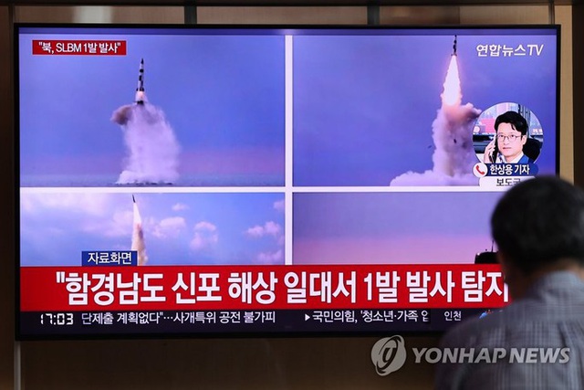 Triều Tiên phóng 8 tên lửa đạn đạo tầm ngắn ngoài khơi bờ biển phía Đông - Ảnh 1.