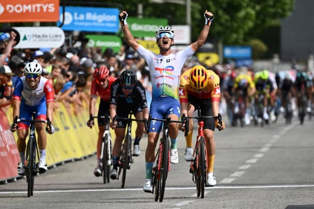 Alexis Vuillermoz won stage 2 of the Criterium du Dauphine - Photo 1.