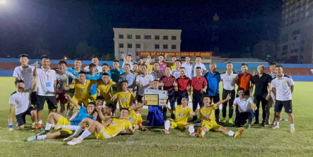 Giải hạng Nhì Quốc gia | Bình Thuận và Hòa Bình giành vé thăng hạng - Ảnh 1.