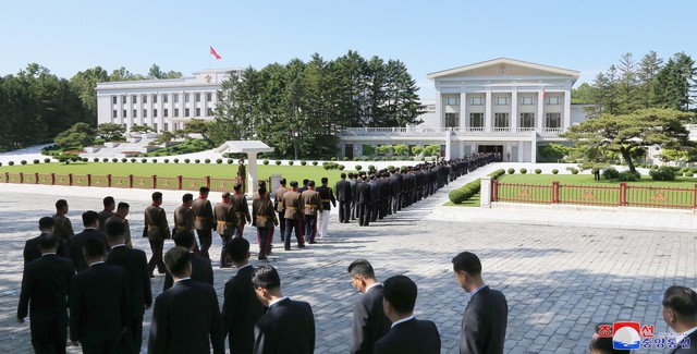 Khai mạc phiên họp toàn thể Ban chấp hành Trung ương đảng Lao động Triều Tiên - Ảnh 1.