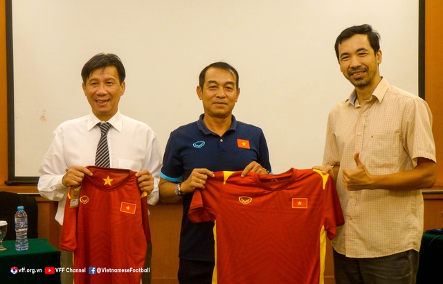 Đại sứ Việt Nam tại Indonesia gặp mặt, động viên Đội tuyển U19 Việt Nam - Ảnh 5.