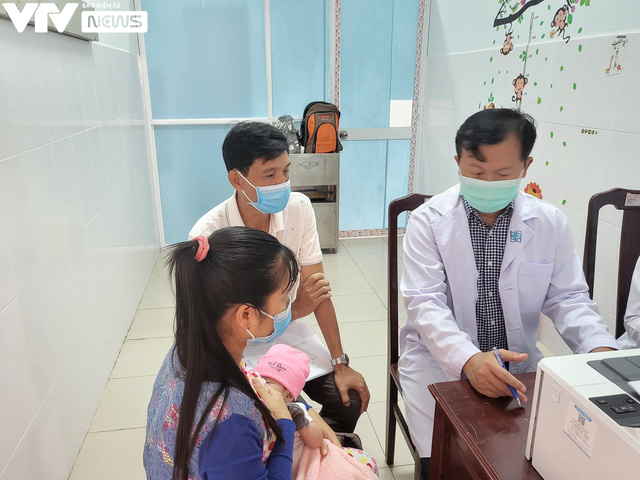 Gần 400 trẻ em được khám sàng lọc bệnh tim bẩm sinh tại Trà Vinh - Ảnh 10.