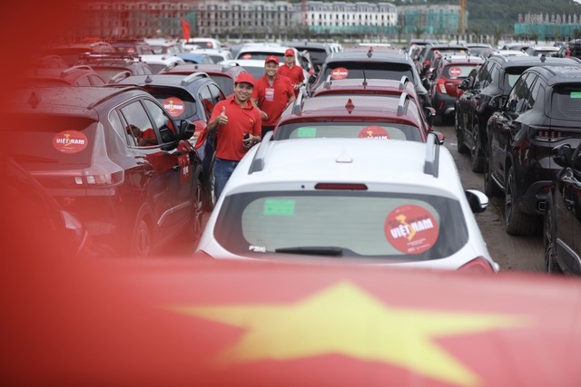 1.700 ô tô xếp hình bản đồ Việt Nam lớn nhất từ trước đến nay - Ảnh 4.