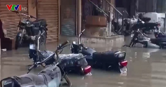 Lũ lụt nghiêm trọng ở Pakistan, 147 người thiệt mạng - Ảnh 1.
