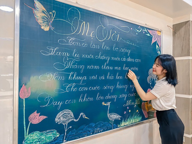 Cô giáo khuyết tật viết chữ đẹp như in bằng tay trái - Ảnh 3.