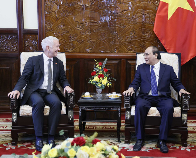 Chủ tịch nước Nguyễn Xuân Phúc tiếp các đại sứ chào từ biệt - Ảnh 1.