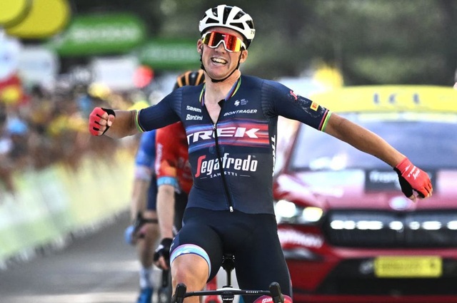 Mads Pedersen về nhất chặng 13 Tour de France, áo vàng chưa đổi chủ - Ảnh 1.
