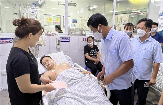 Vụ ngạt khí khiến 4 người tử vong ở Phú Thọ: Nỗ lực cứu chữa nạn nhân còn sống sót - Ảnh 1.