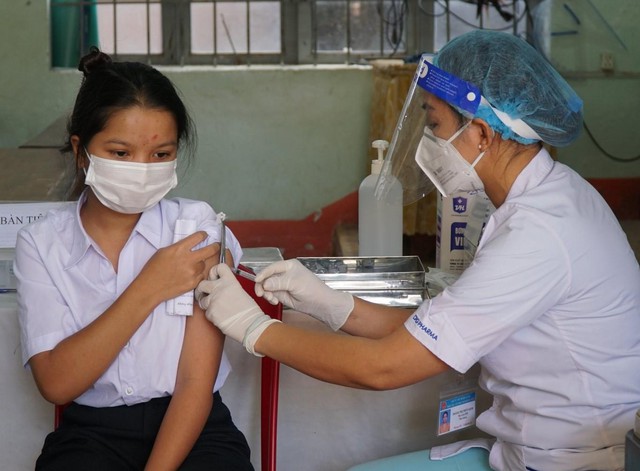 Khó triển khai tiêm phòng vaccine COVID-19 tại Đắk Lắk - Ảnh 1.