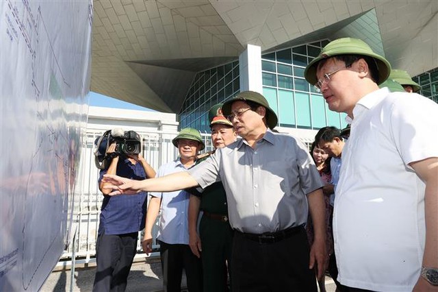 Thủ tướng khảo sát một số dự án hạ tầng trọng điểm tại Nghệ An - Ảnh 2.