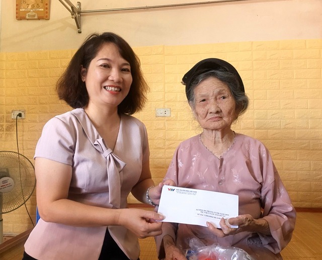 Đài THVN thăm và tặng quà Mẹ Việt Nam anh hùng nhân dịp 27/7 - Ảnh 2.
