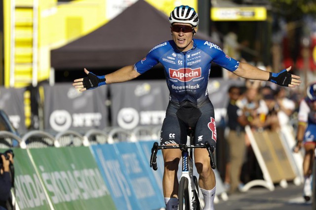 Jonas Vingegaard trở thành nhà tân vô địch của Tour de France - Ảnh 1.