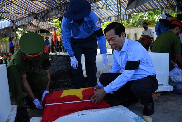 Truy điệu, an táng 20 hài cốt liệt sĩ quân tình nguyện, chuyên gia Việt Nam hy sinh tại Campuchia - Ảnh 2.