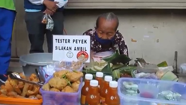 Lupis - Món ăn truyền thống của Indonesia - Ảnh 1.