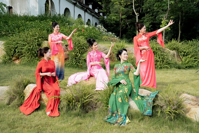 Bộ ảnh áo dài về Quảng Ninh được nhiều người chú ý - Ảnh 1.