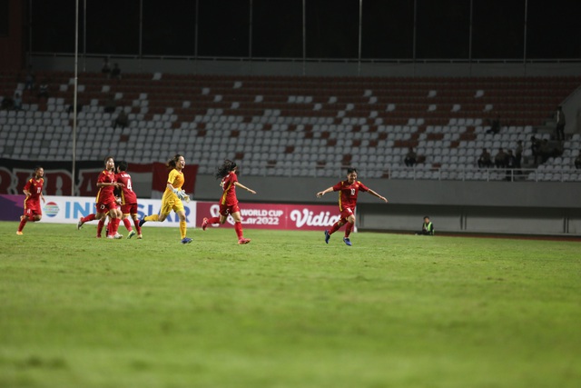 ĐT nữ U18 Việt Nam giành 3 điểm trước chủ nhà Indonesia - Ảnh 2.