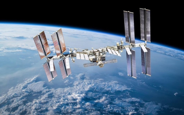 Nga sẽ rút khỏi ISS sau năm 2024 - Ảnh 1.