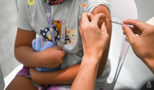 Singapore sẽ tiêm vaccine COVID-19 cho trẻ dưới 4 tuổi - Ảnh 1.