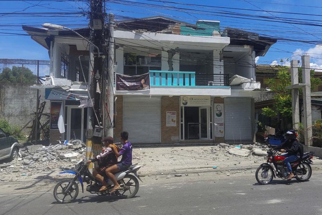 Cư dân miền Bắc Philippines ở trong lều vì lo ngại tiếp tục xảy ra các trận động đất - Ảnh 6.