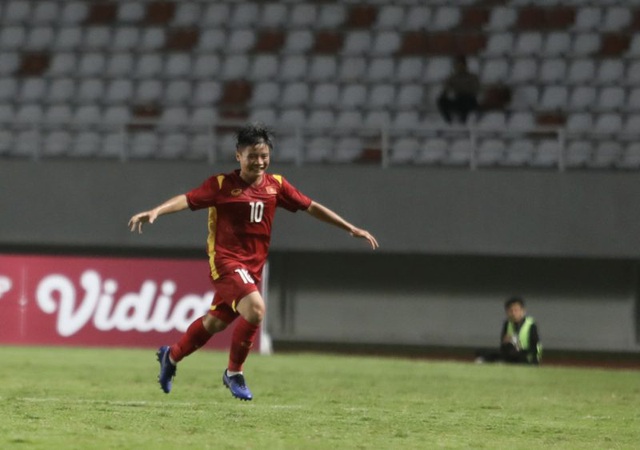 ĐT nữ U18 Việt Nam tập nhẹ sau trận thắng Indonesia - Ảnh 2.