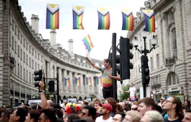 Hơn 1 triệu người tham gia cuộc diễu hành Tự hào tại London, Anh - Ảnh 6.