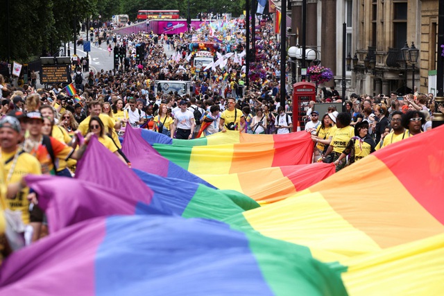 Hơn 1 triệu người tham gia cuộc diễu hành Tự hào tại London, Anh - Ảnh 5.