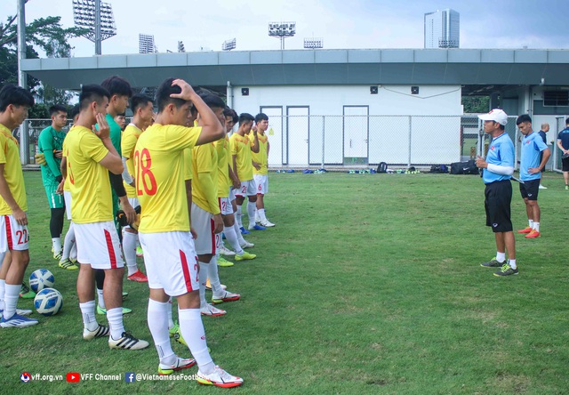 U19 Việt Nam tập hồi phục, chuẩn bị cho trận gặp U19 Philippines - Ảnh 1.