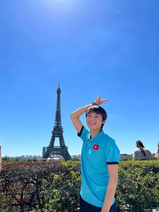 ẢNH | Tuyển thủ nữ Việt Nam tạm biệt tháp Eiffel - Ảnh 6.