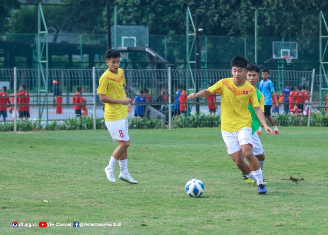U19 Việt Nam tập hồi phục, chuẩn bị cho trận gặp U19 Philippines - Ảnh 8.