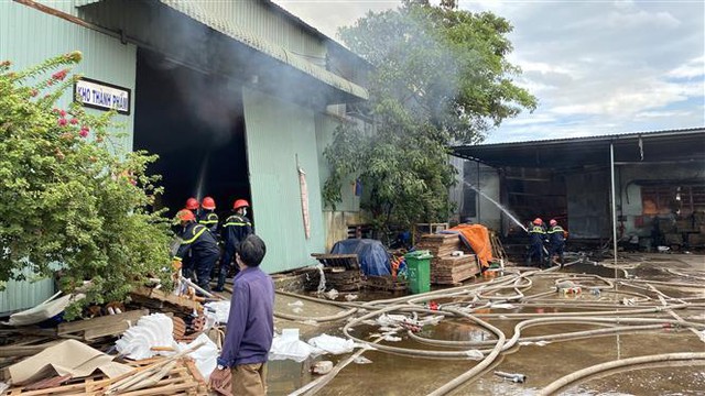 Hai vụ cháy lớn liên tiếp trong KCN Phú Tài (Bình Định), thiệt hại hàng chục tỷ đồng - Ảnh 6.