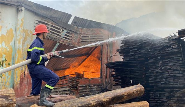 Hai vụ cháy lớn liên tiếp trong KCN Phú Tài (Bình Định), thiệt hại hàng chục tỷ đồng - Ảnh 5.