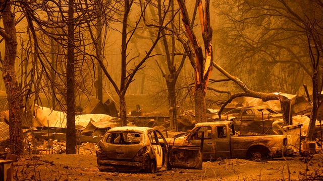 Cháy rừng dữ dội ở California mở rộng phạm vi gấp 62 lần trong đêm - Ảnh 1.