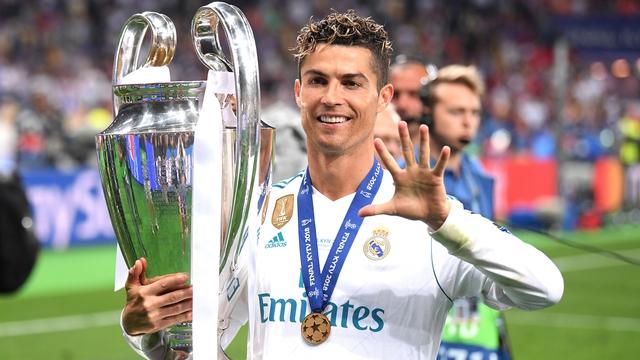 Cristiano Ronaldo từng tạo nên hiện tượng tại bến đỗ Real Madrid. Bộ sưu tập những hình ảnh đẹp mắt của anh tại sân Bernabeu chắc chắn sẽ làm hài lòng những người hâm mộ.