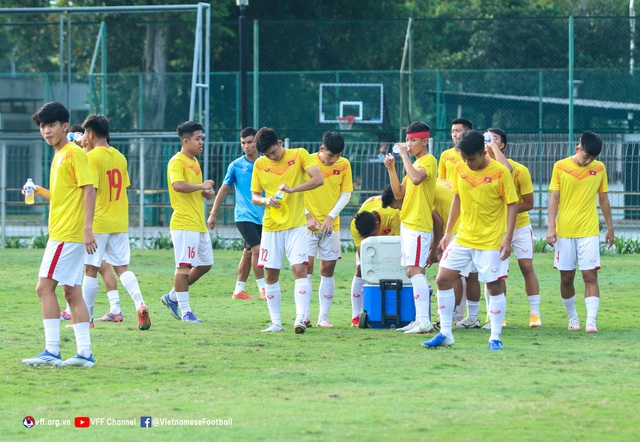 ĐT U19 Việt Nam thoải mái trước trận gặp Brunei - Ảnh 1.