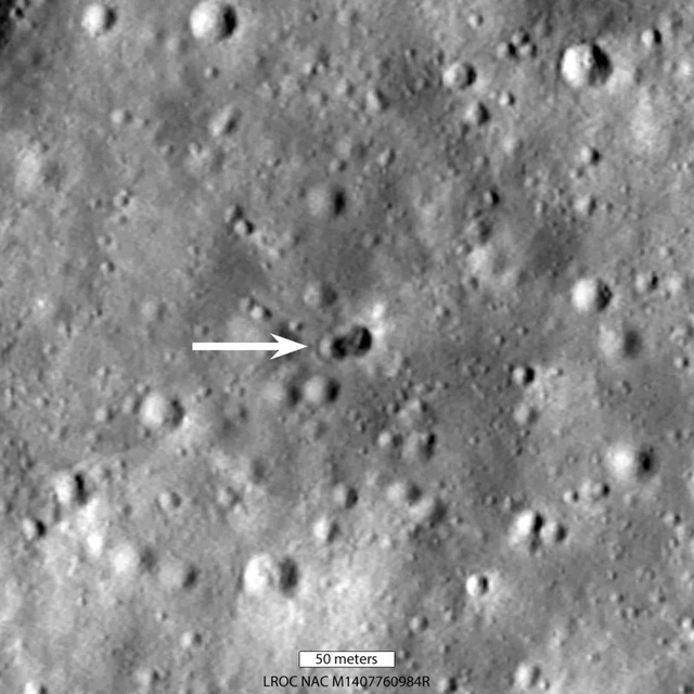 NASA công bố hình ảnh vật thể chưa xác định đâm vào mặt trăng - Ảnh 1.