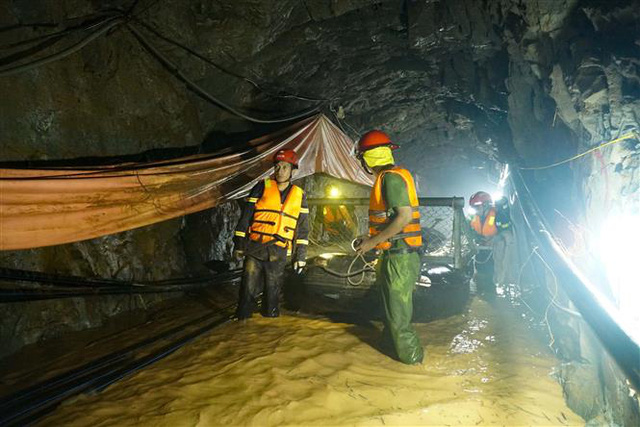 Vụ sập hầm thủy điện tại Nậm Pồ: Khó tiếp cận vị trí công nhân mất tích - Ảnh 7.