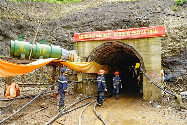 Vụ sập hầm thủy điện tại Nậm Pồ: Khó tiếp cận vị trí công nhân mất tích - Ảnh 1.