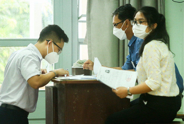 Hơn 85.000 thí sinh ở TP Hồ Chí Minh làm thủ tục dự thi tốt nghiệp THPT - Ảnh 1.