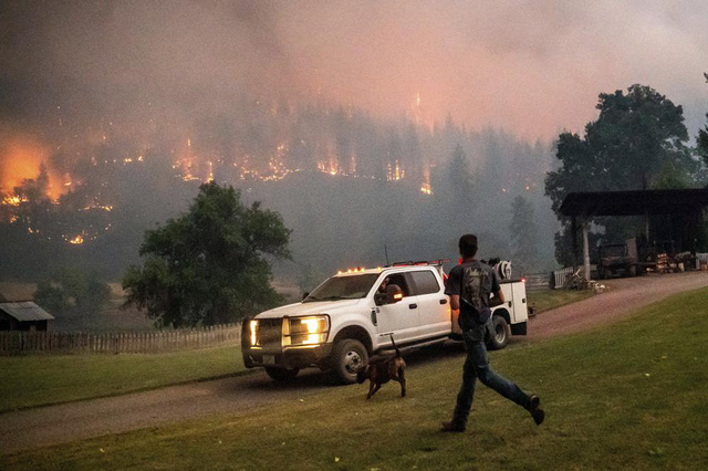 Cháy rừng bùng phát nhanh ở Bắc California, hàng nghìn cư dân phải sơ tán - Ảnh 8.